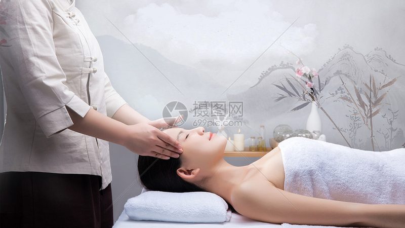手法按摩是产后乳腺疏通的主要方法之一。具体步骤如下：