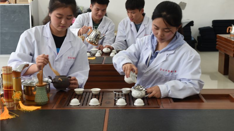 小儿推拿作为一种传统的中医治疗方法，其费用主要由以下几个部分构成：